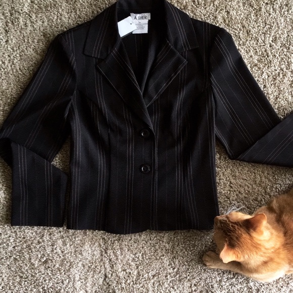 Blazer - Picture 3 of 4